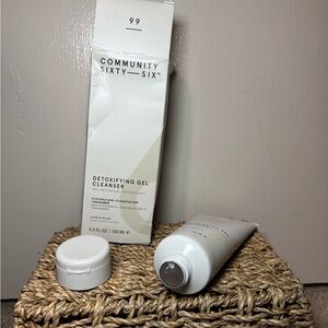 Community Sixty Six Detoxifying Gel Cleanser - Brand New